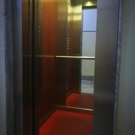 Simply House In * バーリ